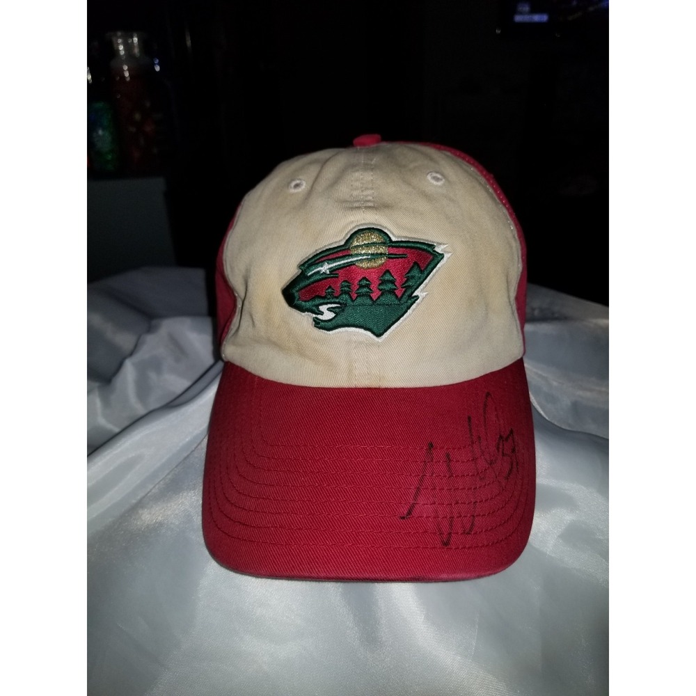 Minnesota‎ Wild Team Hat signed By #37 Wes Walz.      21